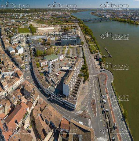 GIRONDE (33) BORDEAUX, CONFINEMENT COVID-19, CORONAVIRUS, QUARTIER LA BASTIDE, ZONE CLASSÉE PATRIMOINE MONDIAL DE L'UNESCO, VUE AERIENNE // FRANCE, GIRONDE (33) BORDEAUX, QUARTIER LA BASTIDE, ZONE CLASSIFIED WORLD HERITAGE OF UNESCO, BRIDGE SAINT JEAN, AERIAL VIEW, COVID-19 CONTAINMENT, CORONAVIRUS, AERIAL VIEW (200925JBNadeau_00001.jpg)