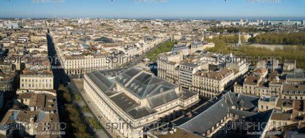 GIRONDE (33) BORDEAUX, CONFINEMENT COVID-19, CORONAVIRUS, LE TRIANGLE D'OR, PLACE DE LA COMEDIE, OPERA NATIONAL DE BORDEAUX, GRAND THEATRE, DESERTEE PAR LES CLIENTS, VUE AERIENNE  // FRANCE, GIRONDE (33) BORDEAUX, QUARTIER LA BASTIDE, ZONE CLASSIFIED WORLD HERITAGE OF UNESCO, THE GOLDEN TRIANGLE, PLACE DE LA COMEDIE, OPERA NATIONAL DE BORDEAUX, GRAND THEATER, CUSTOMER SERVICE EMPTY, AERIAL VIEW (200925JBNadeau_00205.jpg)