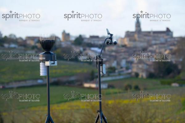 GIRONDE (33), SAINT-EMILION, AGRICULTURE DE PRECISION, STATION METEO SENCROP INSTALLE SUR LE VIGNOBLE DE SAINT-EMILION, VIGNOBLE DU BORDELAIS // FRANCE, GIRONDE (33), SAINT-EMILION, PRECISION AGRICULTURE, SENCROP WEATHER STATION INSTALLED ON THE SAINT-EMILION VINEYARD, BORDEAUX VINEYARD (210318JBNadeau_045.jpg)