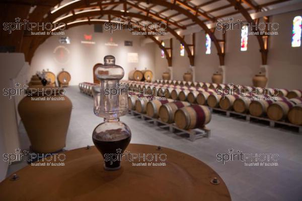 France, Gironde, Saint-Etienne-de-Lisse, Chai à barriques et amphores du Château Fleur de Lisse, Vignobles Jade, Saint-Emilion Grand Cru, Vignoble Bordelais (220427_Cephas_13.jpg)