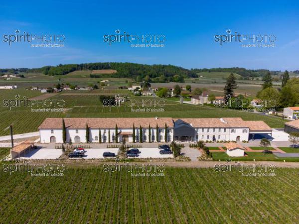 France, Gironde, Saint-Etienne-de-Lisse, Vue aérienne du Château Fleur de Lisse, Saint-Emilion Grand Cru, Vignoble Bordelais (220427_Cephas_3.jpg)