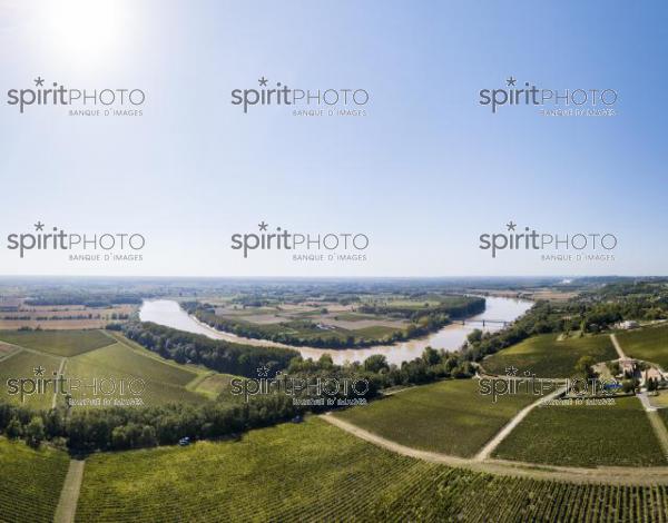 Aerial view Bordeaux Vineyard at sunrise, Entre deux mers, Langoiran, Gironde (BWP_00485.jpg)