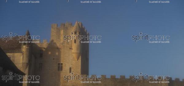 Medieval architecture of impressive Chateau de Beynac castle (BWP_00563.jpg)