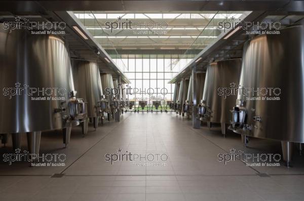 FRANCE, GIRONDE, PAUILLAC, CUVIER CHATEAU LYNCH-BAGES, ARCHITECTE AMÉRICAIN CHIEN CHUNG PEI, GRAND CRU CLASSE PAUILLAC, MEDOC, VIGNOBLE BORDELAIS (Cephas_220413_15.jpg)