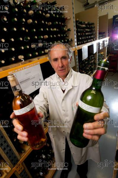 DGCCRF Bordeaux-Analyse Vin-Micro-Cuves (JBNADEAU_00494.jpg)
