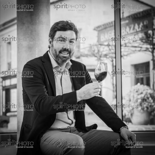 FRANCE, GIRONDE, PAUILLAC, JEAN-CHARLES CAZES, CHATEAU LYNCH-BAGES, ARCHITECTE AMÉRICAIN CHIEN CHUNG PEI, GRAND CRU CLASSE PAUILLAC, MEDOC, VIGNOBLE BORDELAIS (JBN_0057.jpg)