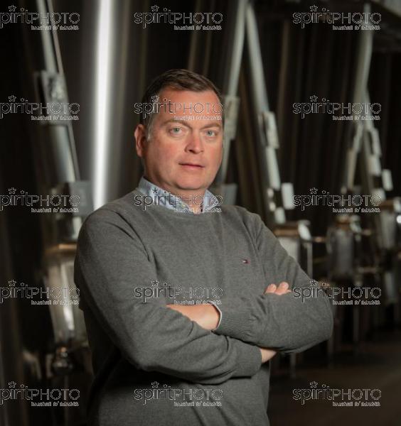 FRANCE, GIRONDE, MARTILLAC, PATRICK JESTIN (PDG DE DOURTHE), VALENTIN JESTIN (DIRECTEUR MARKETING ET COMMERCIAL), ET FRÉDÉRIC BONNAFFOUS (DIRECTEUR DES DOMAINES DOURTHE), CHATEAU LA GARDE, VIGNOBLE DOURTHE, AOC PESSAC_LEOGNAN, VIGNOBLE BORDELAIS (JBN_0182.jpg)