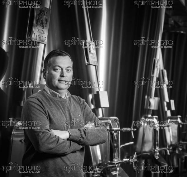 FRANCE, GIRONDE, MARTILLAC, PATRICK JESTIN (PDG DE DOURTHE), VALENTIN JESTIN (DIRECTEUR MARKETING ET COMMERCIAL), ET FRÃ‰DÃ‰RIC BONNAFFOUS (DIRECTEUR DES DOMAINES DOURTHE), CHATEAU LA GARDE, VIGNOBLE DOURTHE, AOC PESSAC_LEOGNAN, VIGNOBLE BORDELAIS (JBN_0189-2.jpg)