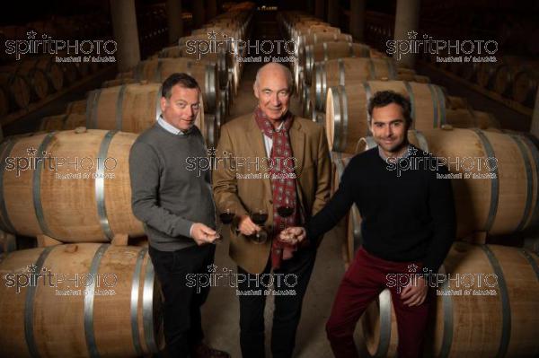 FRANCE, GIRONDE, MARTILLAC, PATRICK JESTIN (PDG DE DOURTHE), VALENTIN JESTIN (DIRECTEUR MARKETING ET COMMERCIAL), ET FRÉDÉRIC BONNAFFOUS (DIRECTEUR DES DOMAINES DOURTHE), CHATEAU LA GARDE, VIGNOBLE DOURTHE, AOC PESSAC_LEOGNAN, VIGNOBLE BORDELAIS (JBN_0201.jpg)