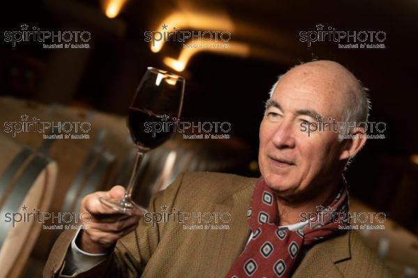 FRANCE, GIRONDE, MARTILLAC, PATRICK JESTIN (PDG DE DOURTHE), VALENTIN JESTIN (DIRECTEUR MARKETING ET COMMERCIAL), ET FRÉDÉRIC BONNAFFOUS (DIRECTEUR DES DOMAINES DOURTHE), CHATEAU LA GARDE, VIGNOBLE DOURTHE, AOC PESSAC_LEOGNAN, VIGNOBLE BORDELAIS (JBN_0224.jpg)