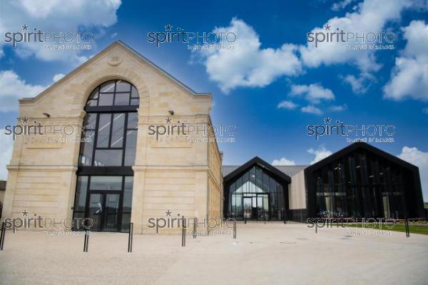 FRANCE, GIRONDE, MARTILLAC, PATRICK JESTIN (PDG DE DOURTHE), VALENTIN JESTIN (DIRECTEUR MARKETING ET COMMERCIAL), ET FRÃ‰DÃ‰RIC BONNAFFOUS (DIRECTEUR DES DOMAINES DOURTHE), CHATEAU LA GARDE, VIGNOBLE DOURTHE, AOC PESSAC_LEOGNAN, VIGNOBLE BORDELAIS (JBN_0309-Modifier.jpg)
