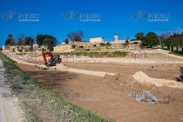 GIRONDE (33), SAINT-EMILION, CHANTIER DE TERRASSEMENT ET DE PREPARATION DE SOL AVANT LA PLANTATION DE LA VIGNE, NEGOCE BORDELAIS JEAN-PIERRE MOUEIX, CLOS LA MADELEINE, CRU CLASSE DE SAINT-EMILION, VIGNOBLE DU BORDELAIS // FRANCE, GIRONDE (33), SAINT-EMILION, EARTHWORKING AND SOIL PREPARATION SITE BEFORE VINE PLANTING, NEGOCE BORDELAIS JEAN-PIERRE MOUEIX, CLOS LA MADELEINE, CRU CLASSE DE SAINT-EMILION,, BORDEAUX VINEYARD (JBN_0948.jpg)